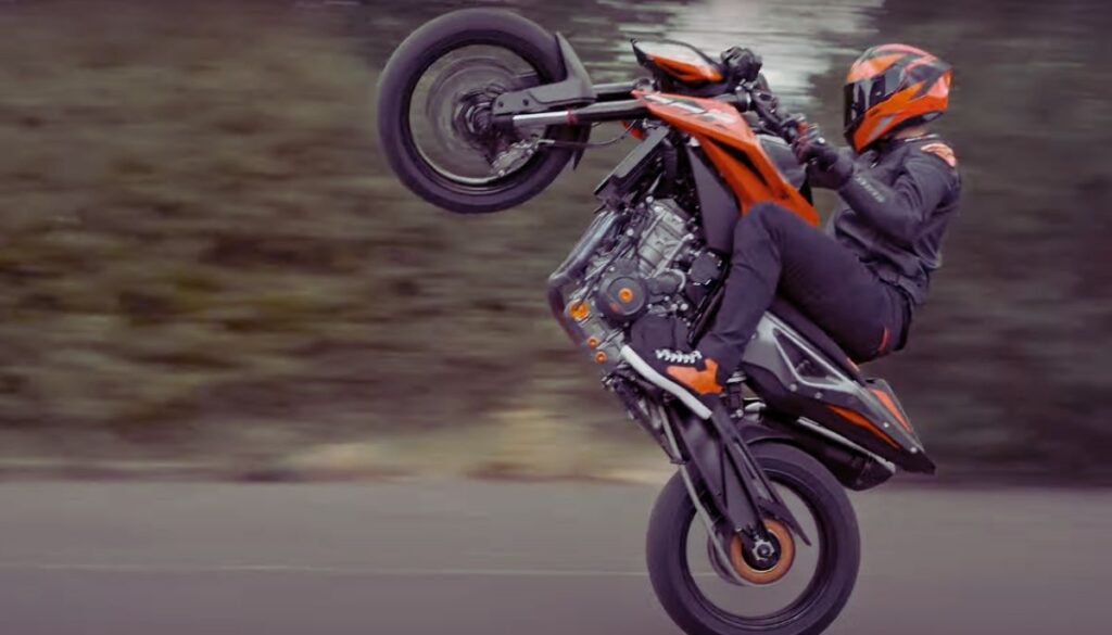 KTM 790 Duke Specifications, Launch Date & Price in India 2024.