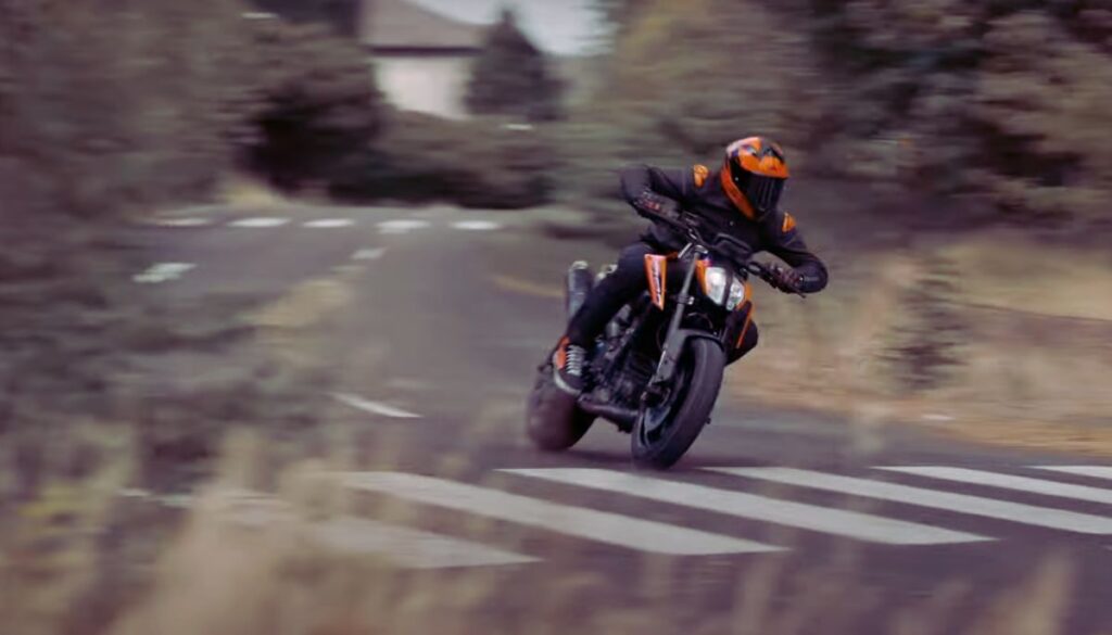 KTM 790 Duke Specifications, Launch Date & Price in India 2024.